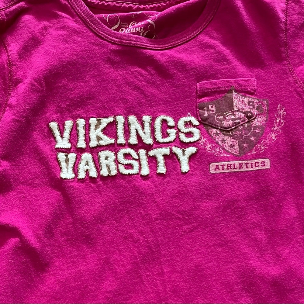 Girls fuchsia tee.
